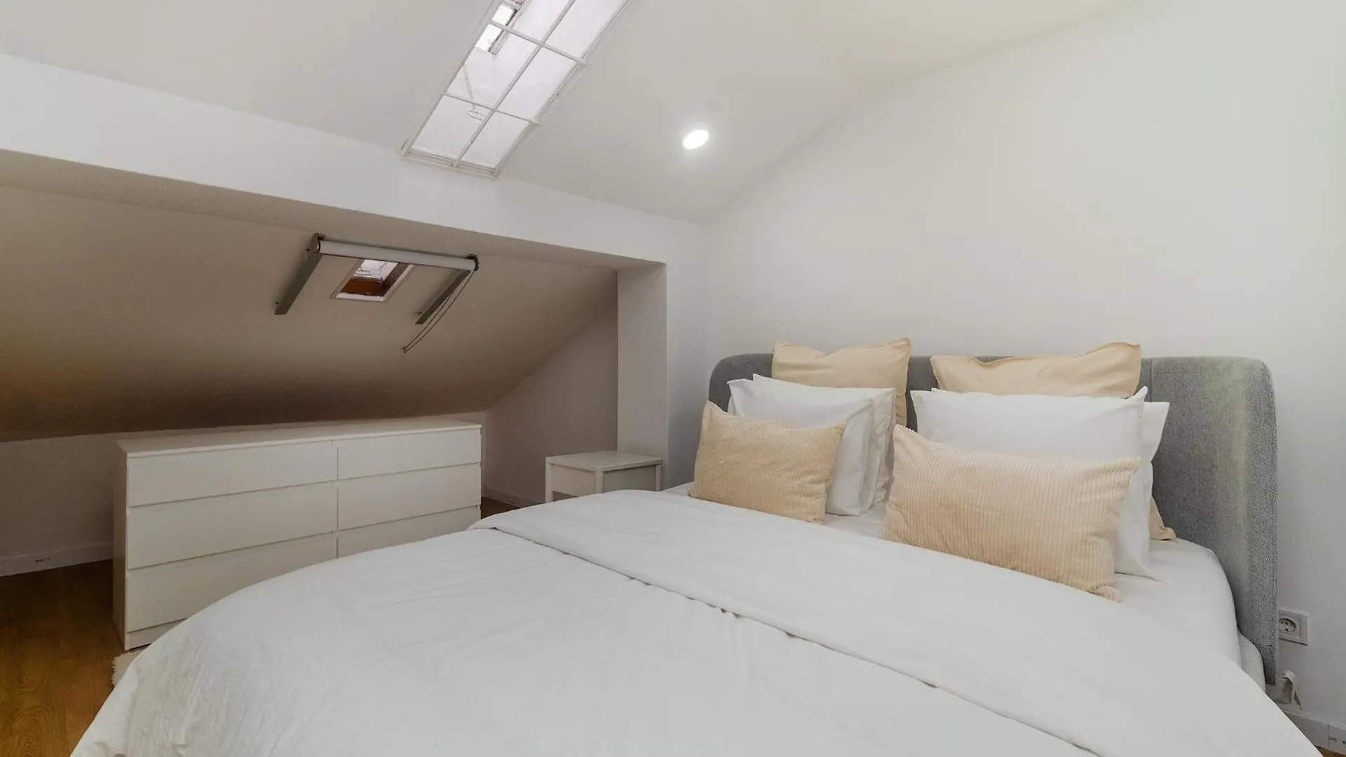 Whome Stylish Top-Floor Flat In Iconic Chiado Lissabon